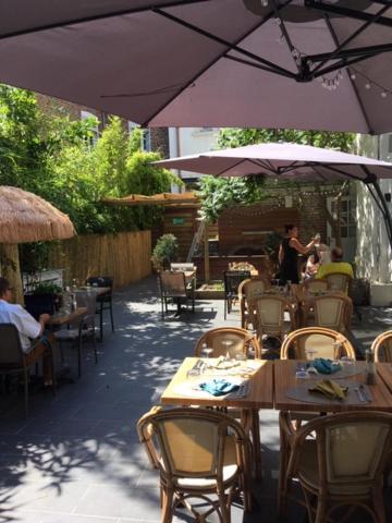 Logis - Hostellerie & Restaurant Du Marche Le Cateau-Cambresis ภายนอก รูปภาพ
