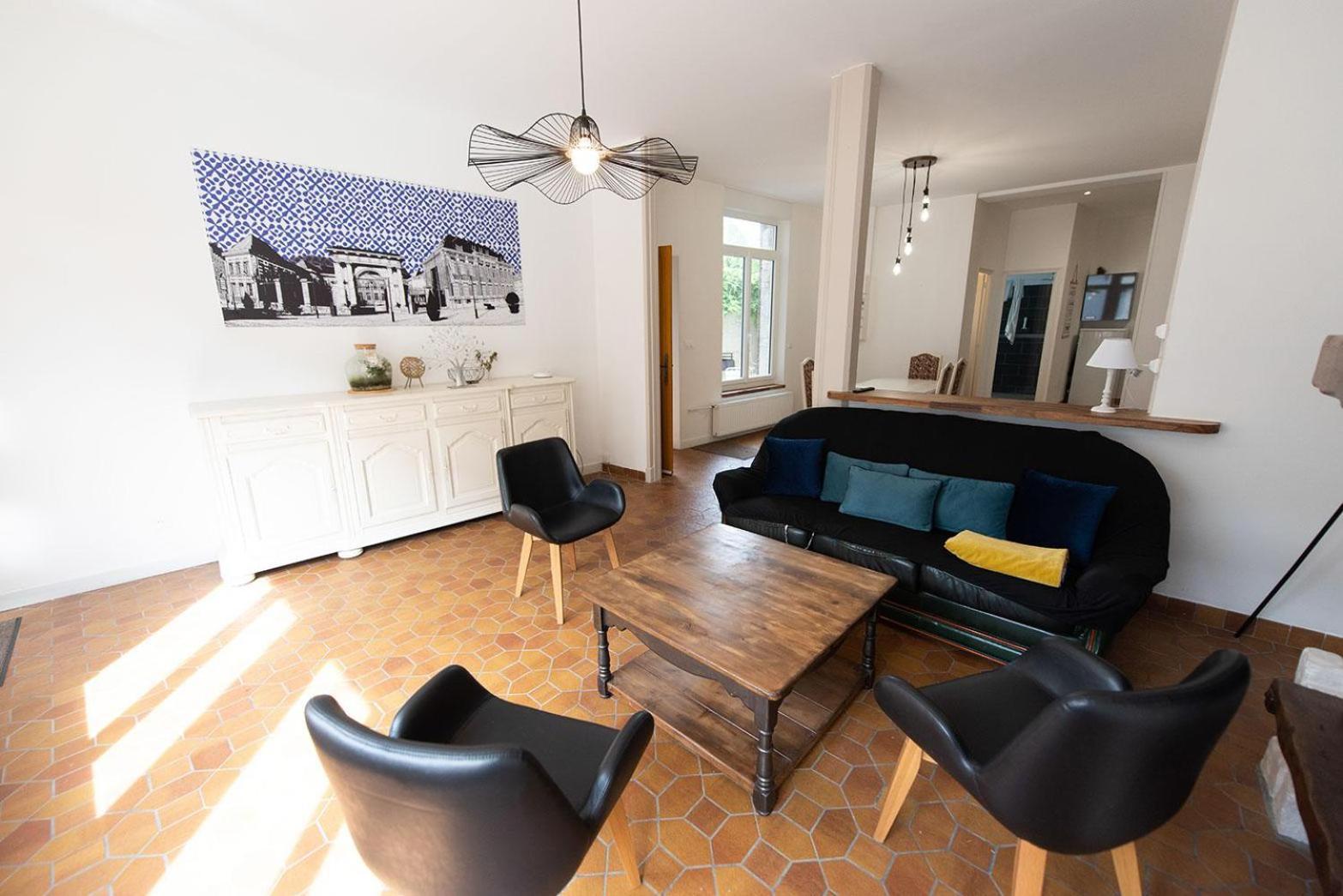 Logis - Hostellerie & Restaurant Du Marche Le Cateau-Cambresis ภายนอก รูปภาพ