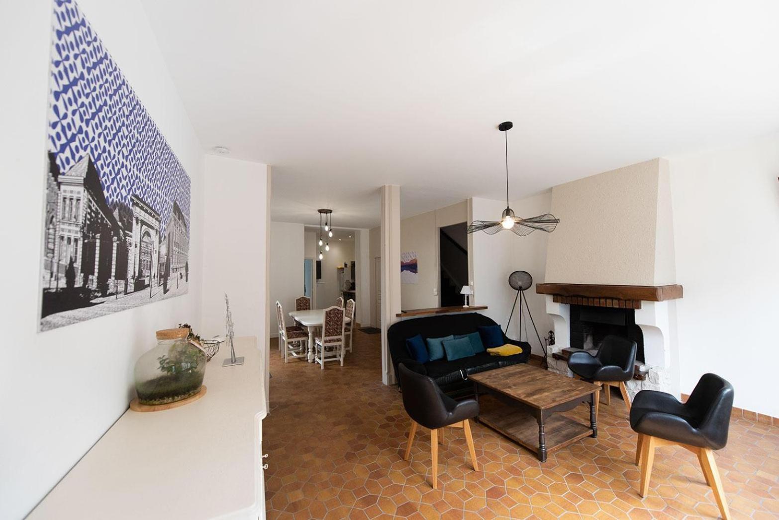 Logis - Hostellerie & Restaurant Du Marche Le Cateau-Cambresis ภายนอก รูปภาพ