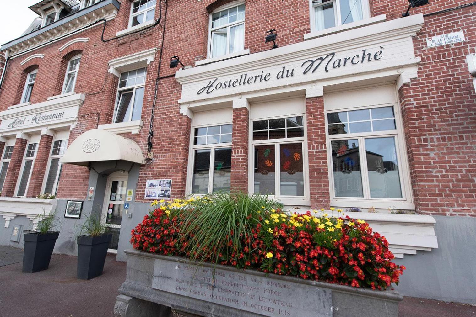 Logis - Hostellerie & Restaurant Du Marche Le Cateau-Cambresis ภายนอก รูปภาพ