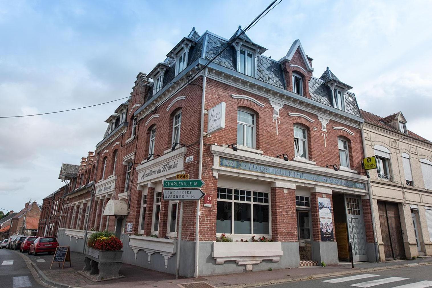 Logis - Hostellerie & Restaurant Du Marche Le Cateau-Cambresis ภายนอก รูปภาพ