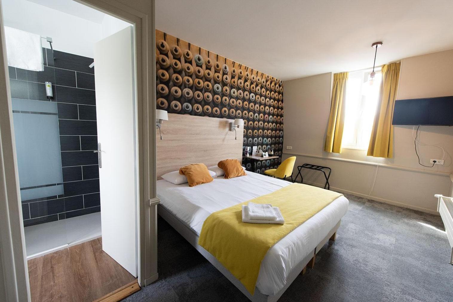 Logis - Hostellerie & Restaurant Du Marche Le Cateau-Cambresis ภายนอก รูปภาพ