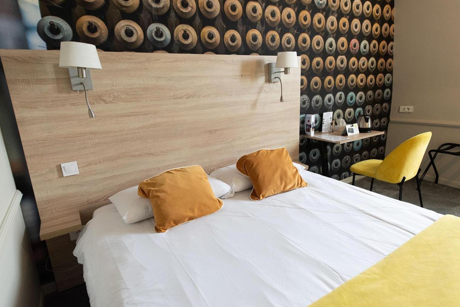 Logis - Hostellerie & Restaurant Du Marche Le Cateau-Cambresis ภายนอก รูปภาพ