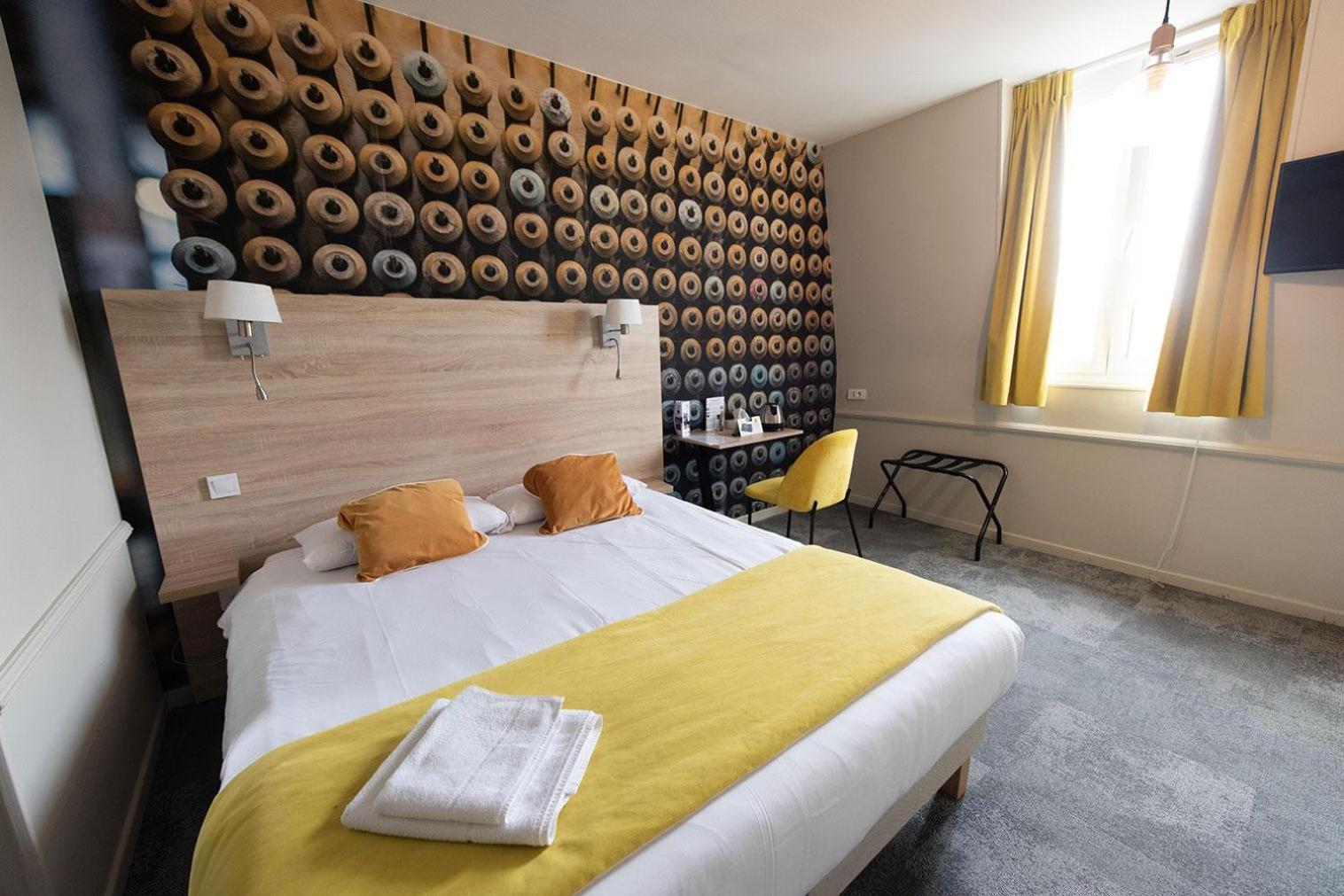 Logis - Hostellerie & Restaurant Du Marche Le Cateau-Cambresis ภายนอก รูปภาพ