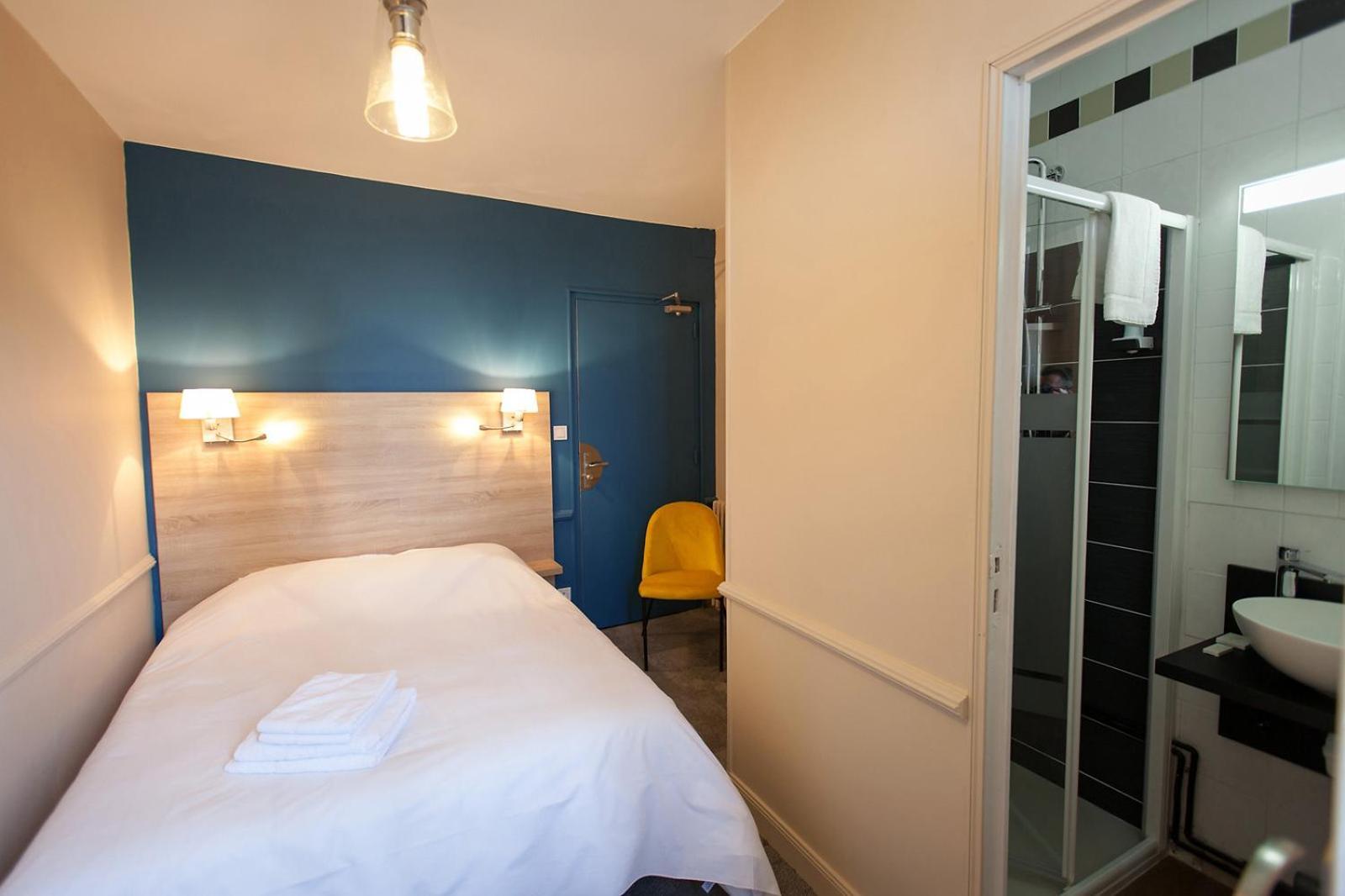Logis - Hostellerie & Restaurant Du Marche Le Cateau-Cambresis ภายนอก รูปภาพ