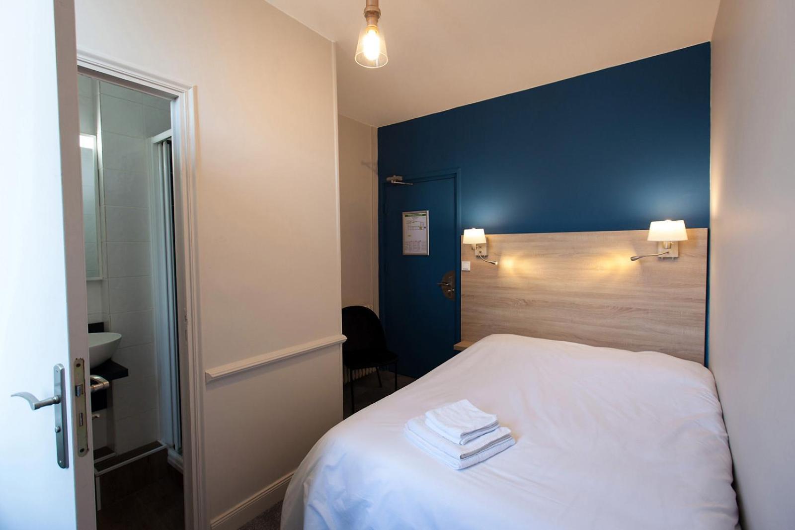 Logis - Hostellerie & Restaurant Du Marche Le Cateau-Cambresis ภายนอก รูปภาพ
